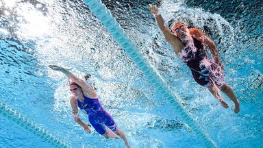 Simona Quadarella (r.) und Isabel Gose (l.) im Finale über 800 Meter Freistil bei den Schwimm-Europameisterschaften.