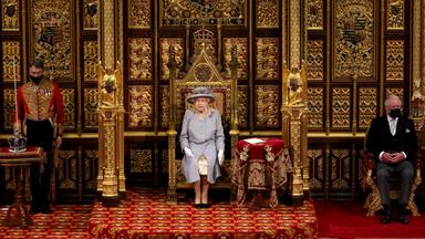 Queen Elizabeth II. vor der Verkündung des britischen Regierungsprogramms im House of Lords in London.