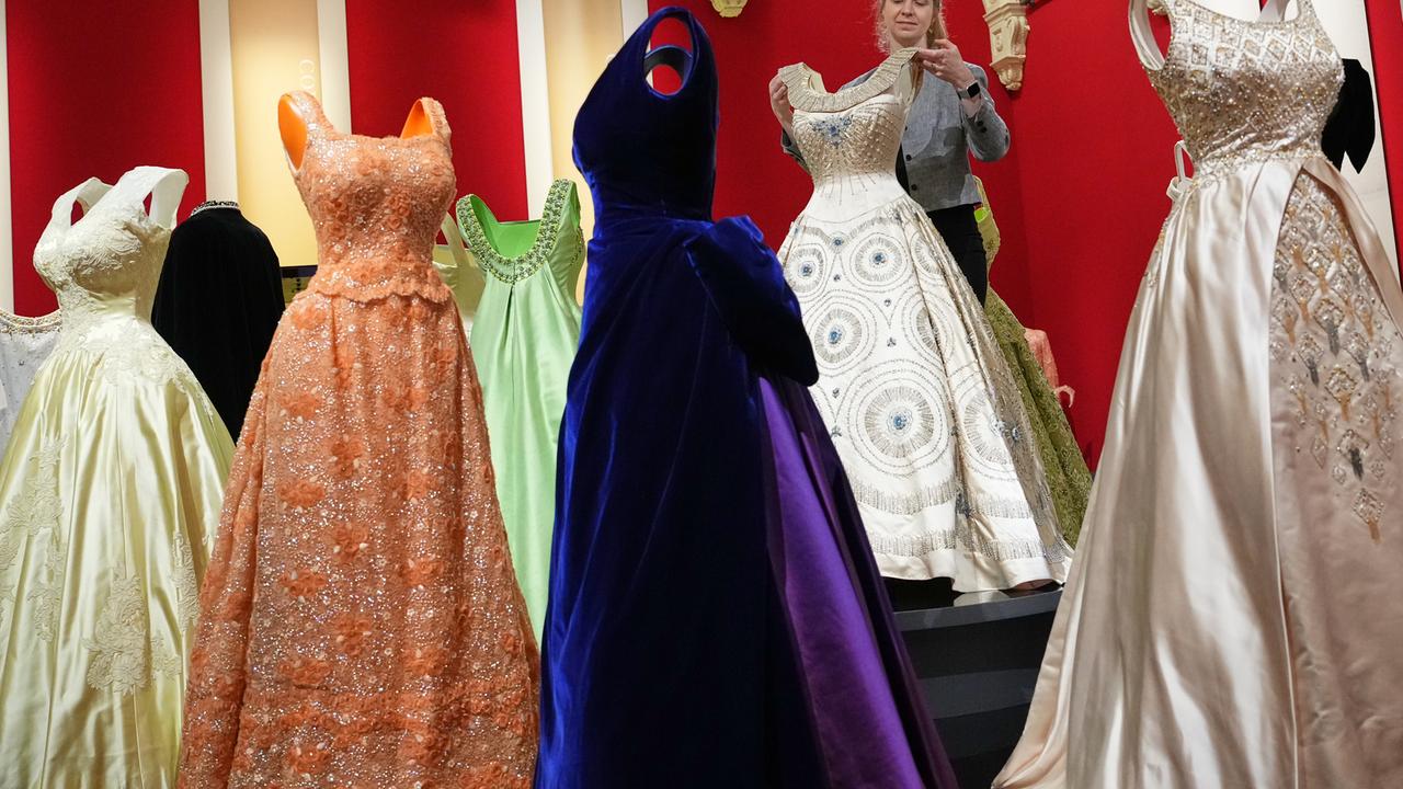 Ikonische Mode der Queen Elizabeth bekommt eigene Ausstellung