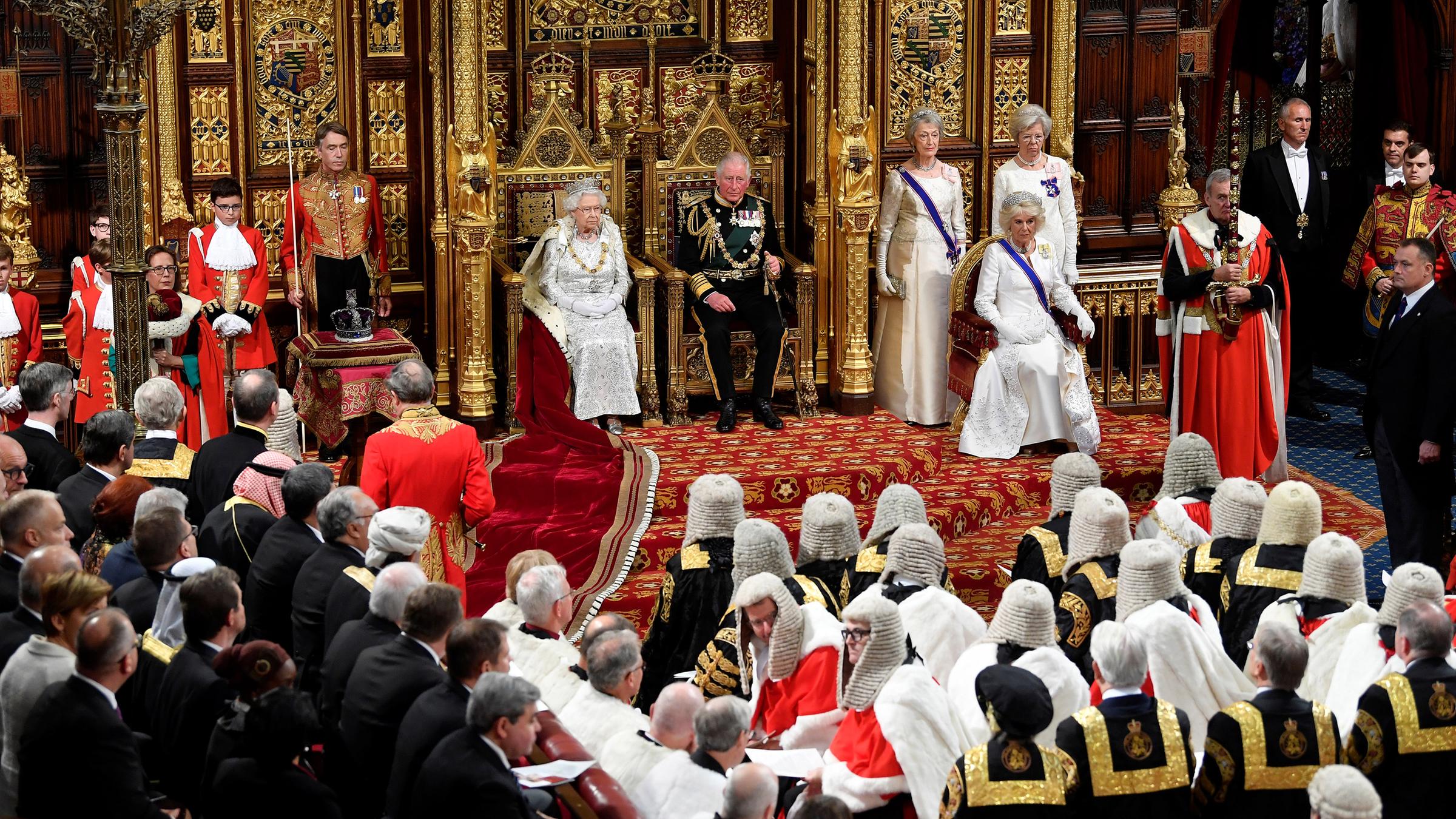 Die britische Königin Elisabeth II. zur feierlichen Parlamentseröffnung in London