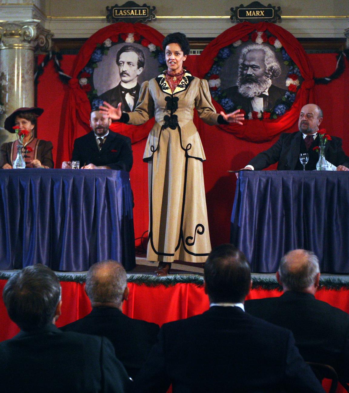 Die Deutschen I, Staffel 2, Teil 9- Rosa Luxemburg und die Freiheit, Szene SPD Parteitagsrede