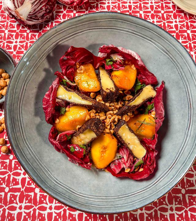 Radicchio-Pfirsich-Salat mit Brie