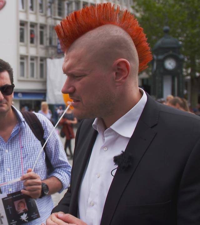 Sascha Lobo auf einer Impfgegner-Demo