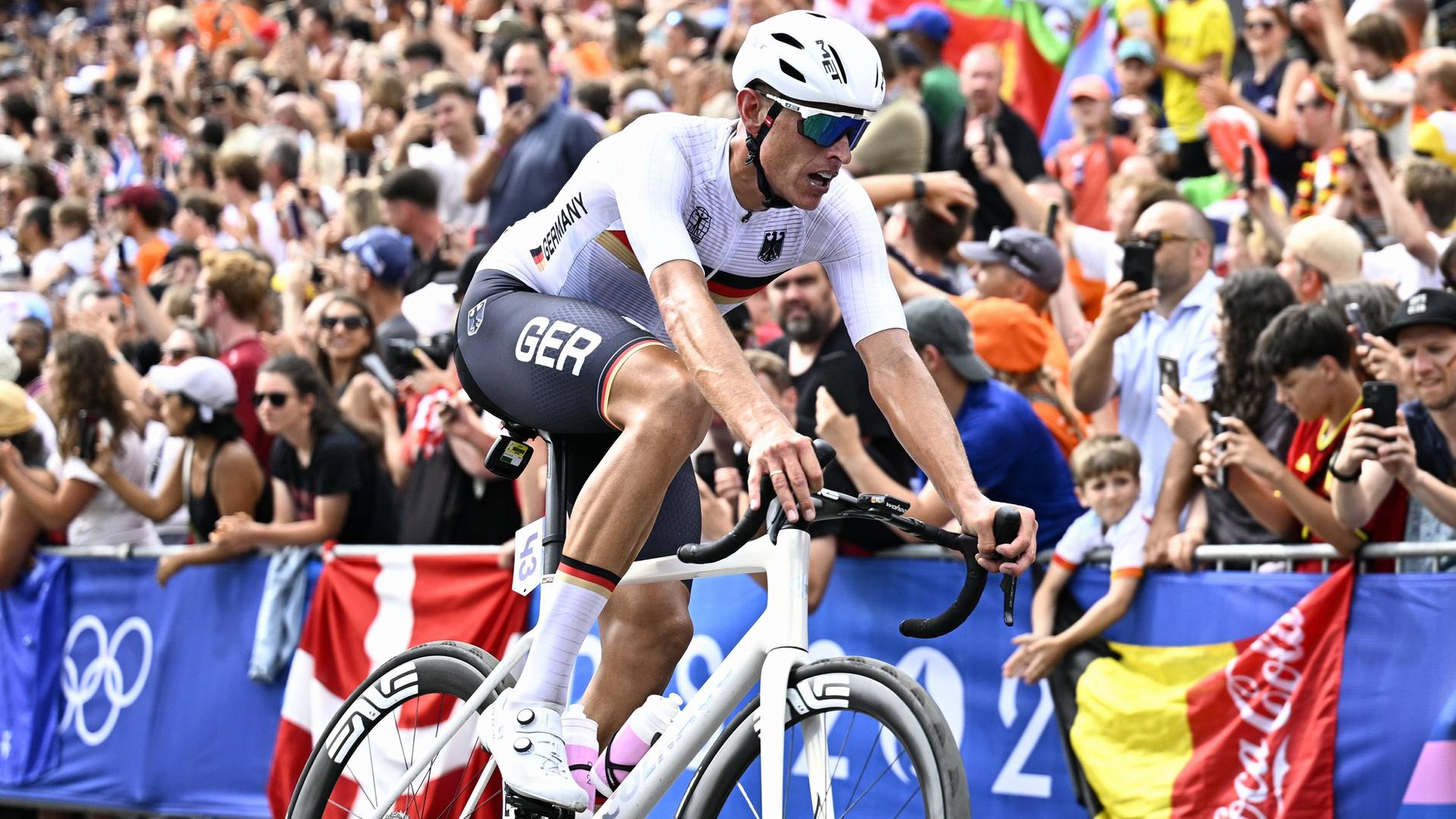 Der Deutsche Nils Politt fährt während des Radrennens der Männer.