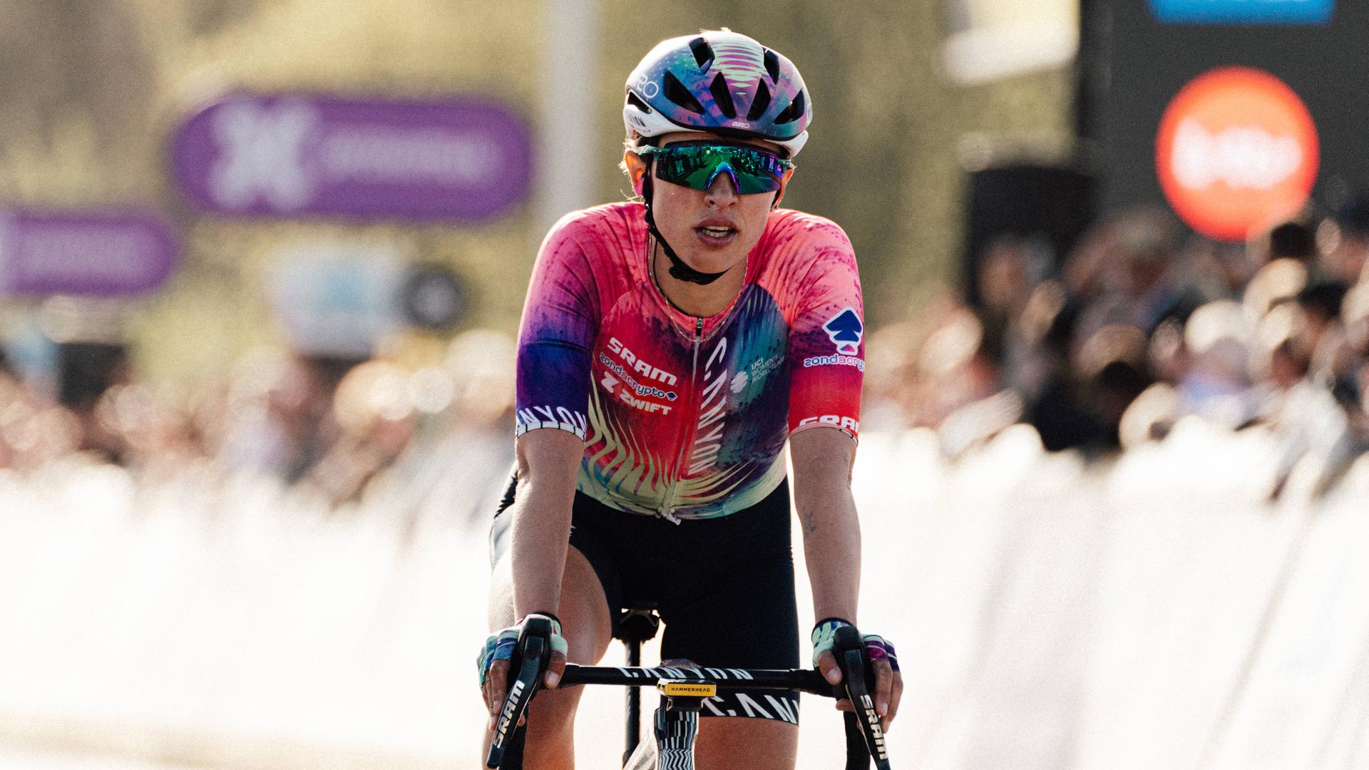 Rennradfahrerin Katarzyna Niewiadoma am 06.04.2025 bei dem Ronde van Vlaanderen Women 2025 in Oudenaarde, Belgien.