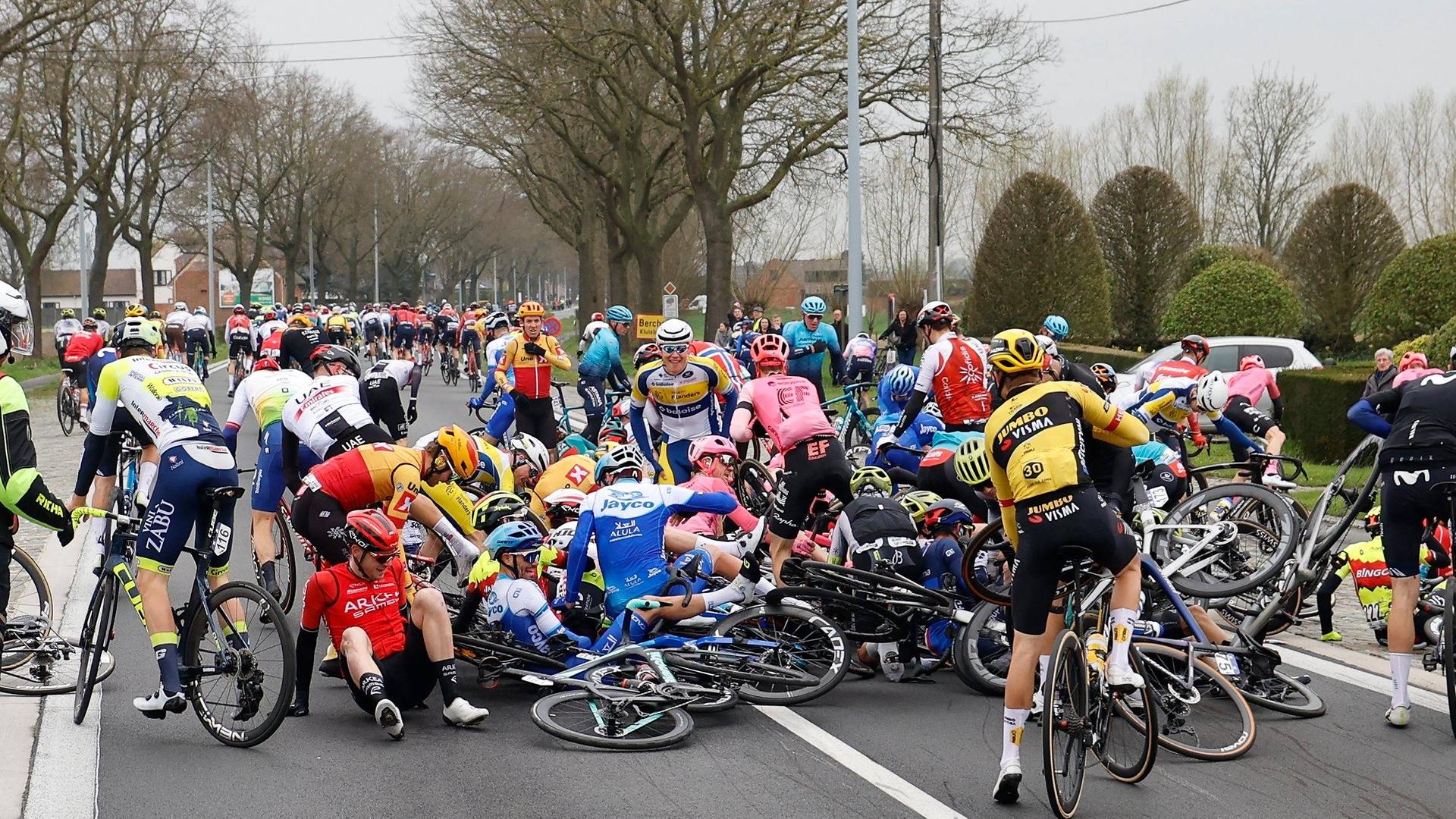 Sturz bei der Flandern-Rundfahrt 2023