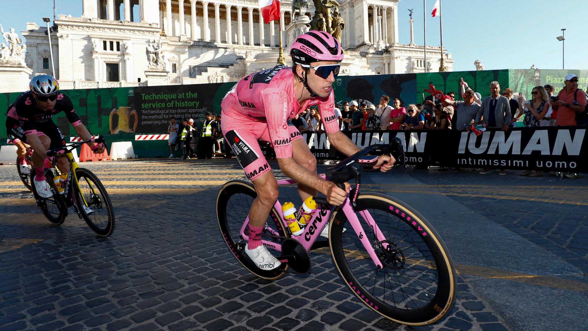 Simon Yates in Aktion auf der letzten Etappe des Giro d'Italia.