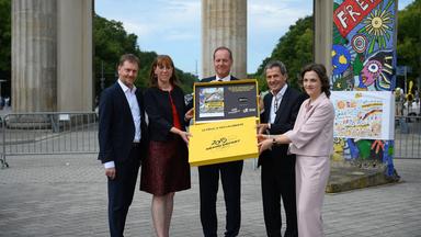 Tour-Direktor Christian Prudhomme bei der Übergabe der deutschen Bewerbung für den Start der Tour de France 2029.
