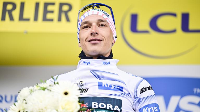 Deustchlands Florian Lipowitz freut sich auf dem Podium.