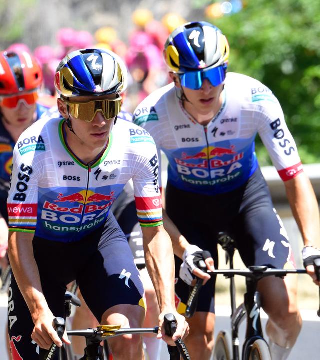 Radsportler Remco Evenepoel aus Belgien (links) und Florian Lipowitz aus Deutschland in Aktion am 06.07.2026 bei der Tour de France von Granollers bis Les Angles, Frankreich.