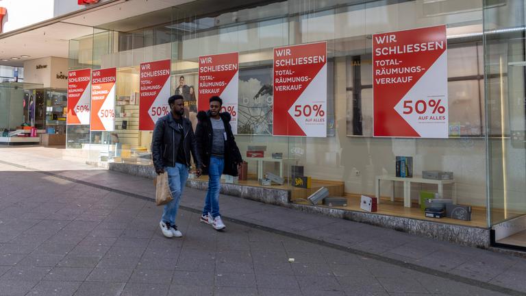 Geschäftsaufgabe in einer Fussgängerzone