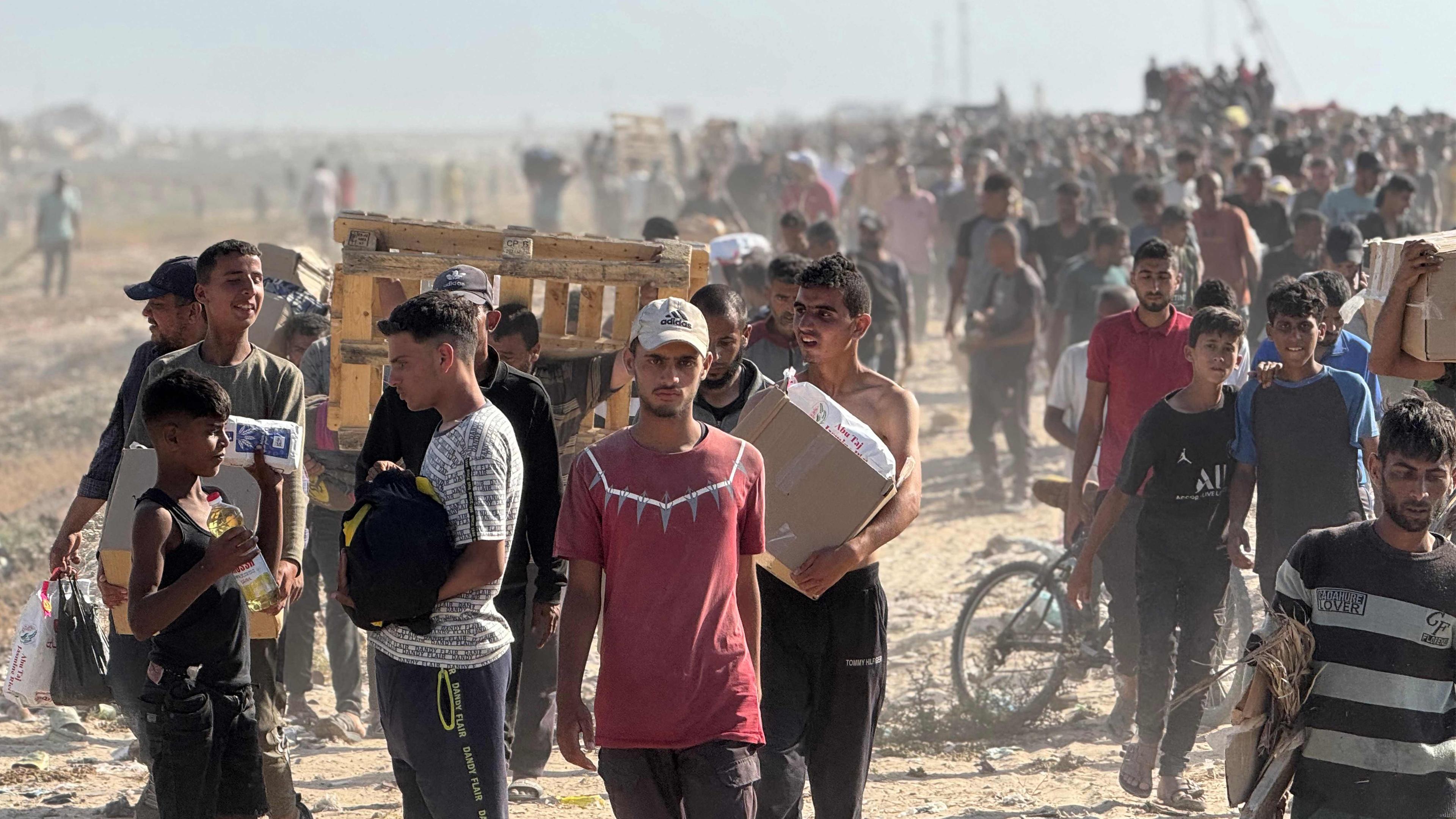 Rafah: Palästinenser erhalten Lebensmittelpakete von einer von den USA unterstützten Stiftung