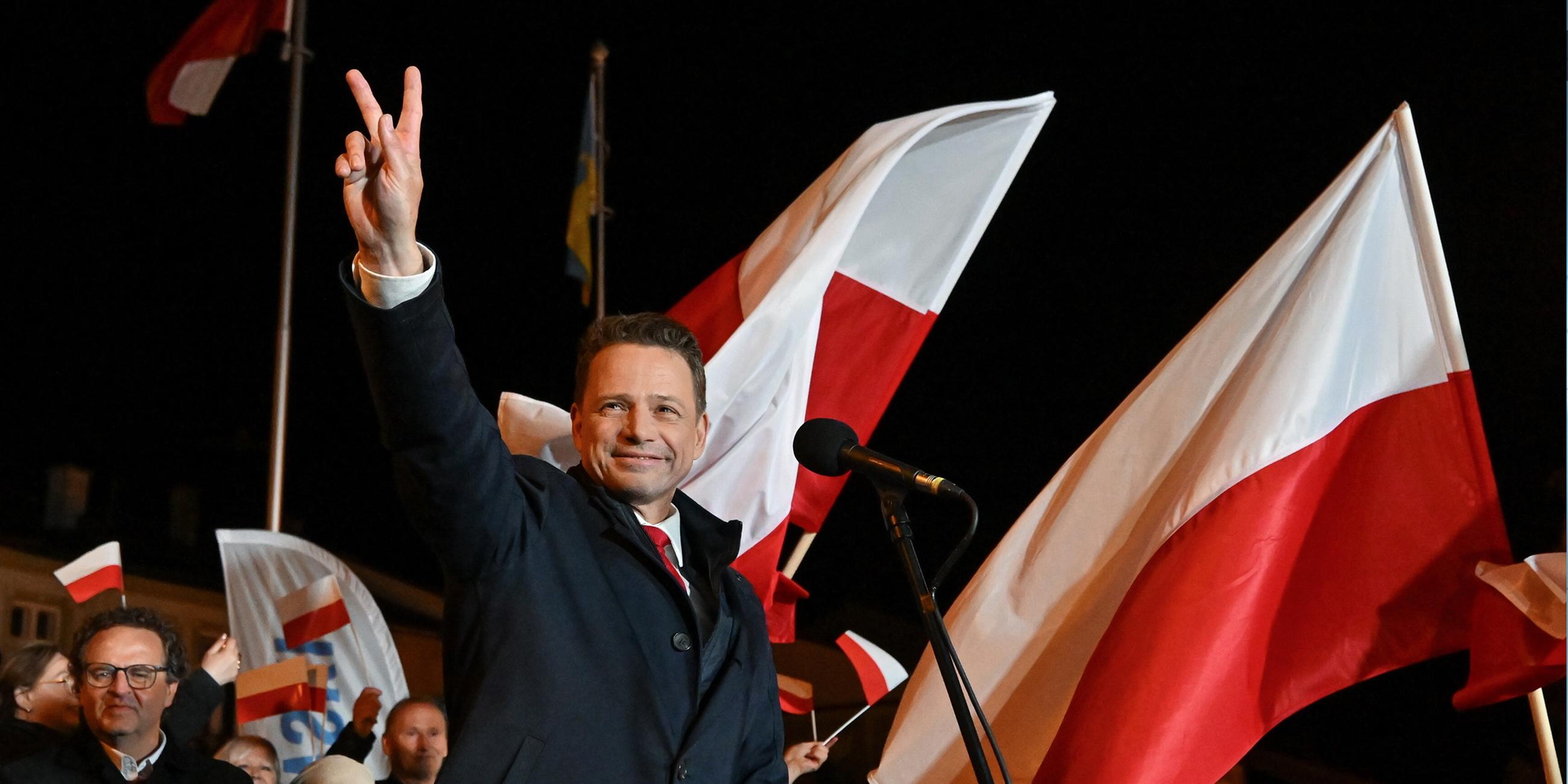 Der Bürgermeister von Warschau und Kandidat der Bürgerlichen Koalition (KO) für die polnischen Präsidentschaftswahlen, Rafal Trzaskowski, kandidiert vor Anwohnern in Tarnobrzeg, Polen, am 18.05.2025