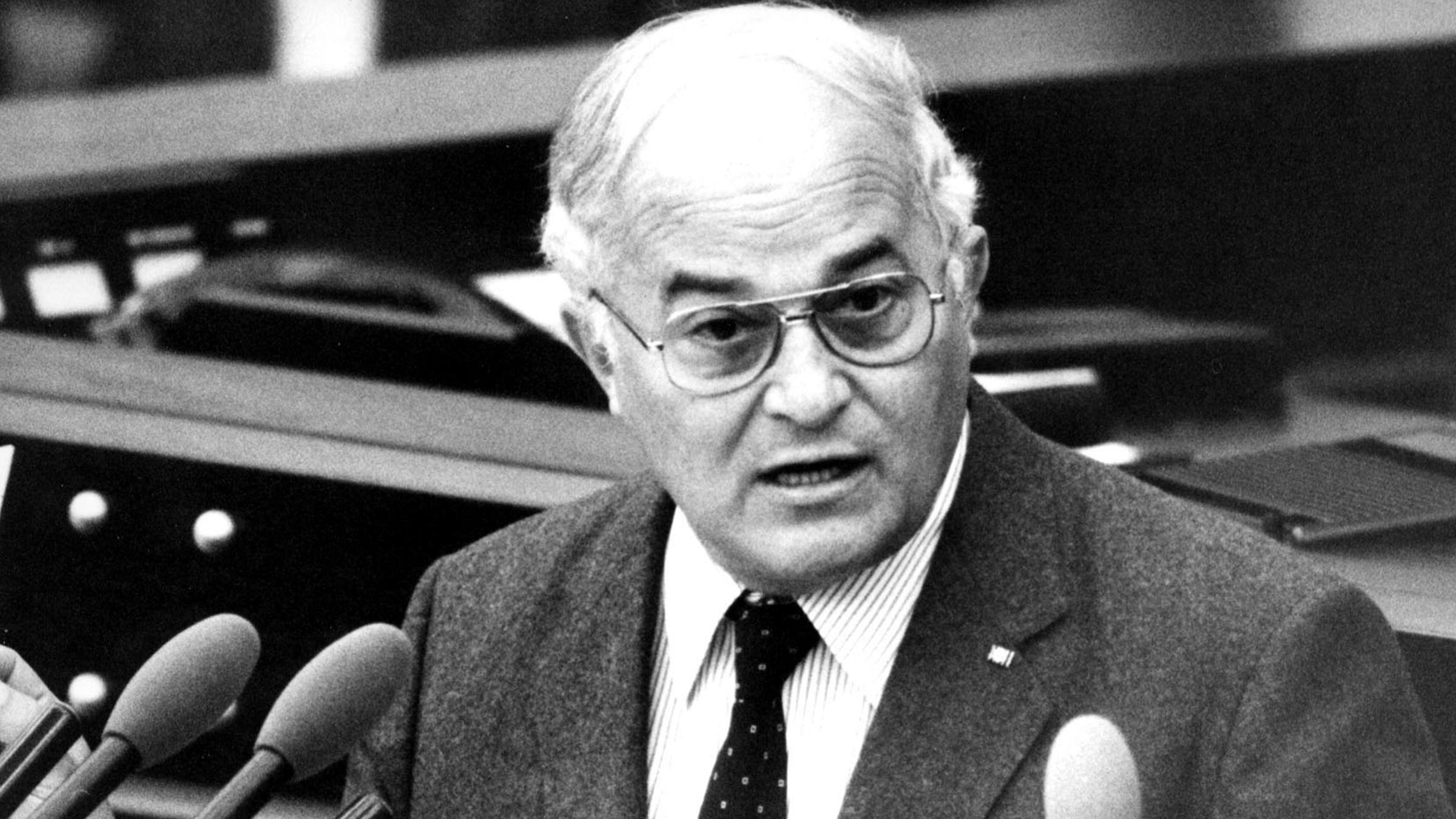 Archiv: Rainer Barzel im Bundestag