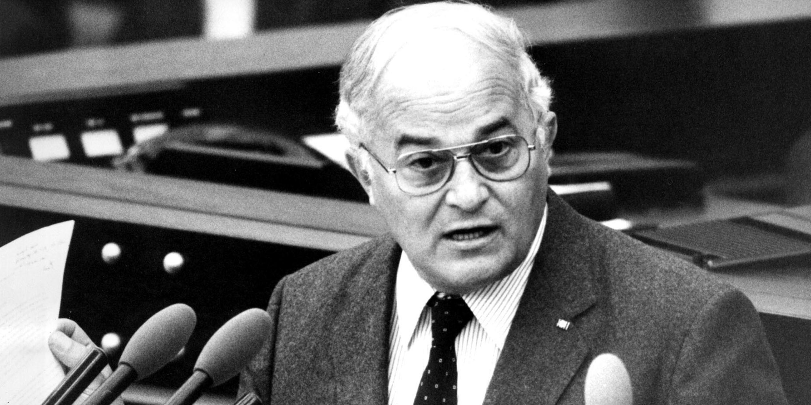 Archiv: Rainer Barzel im Bundestag