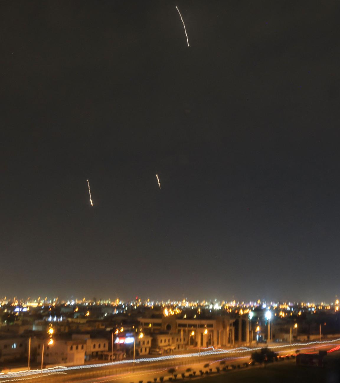 Am 03.03.2026 sind Raketen am Himmel über Doha zu sehen.