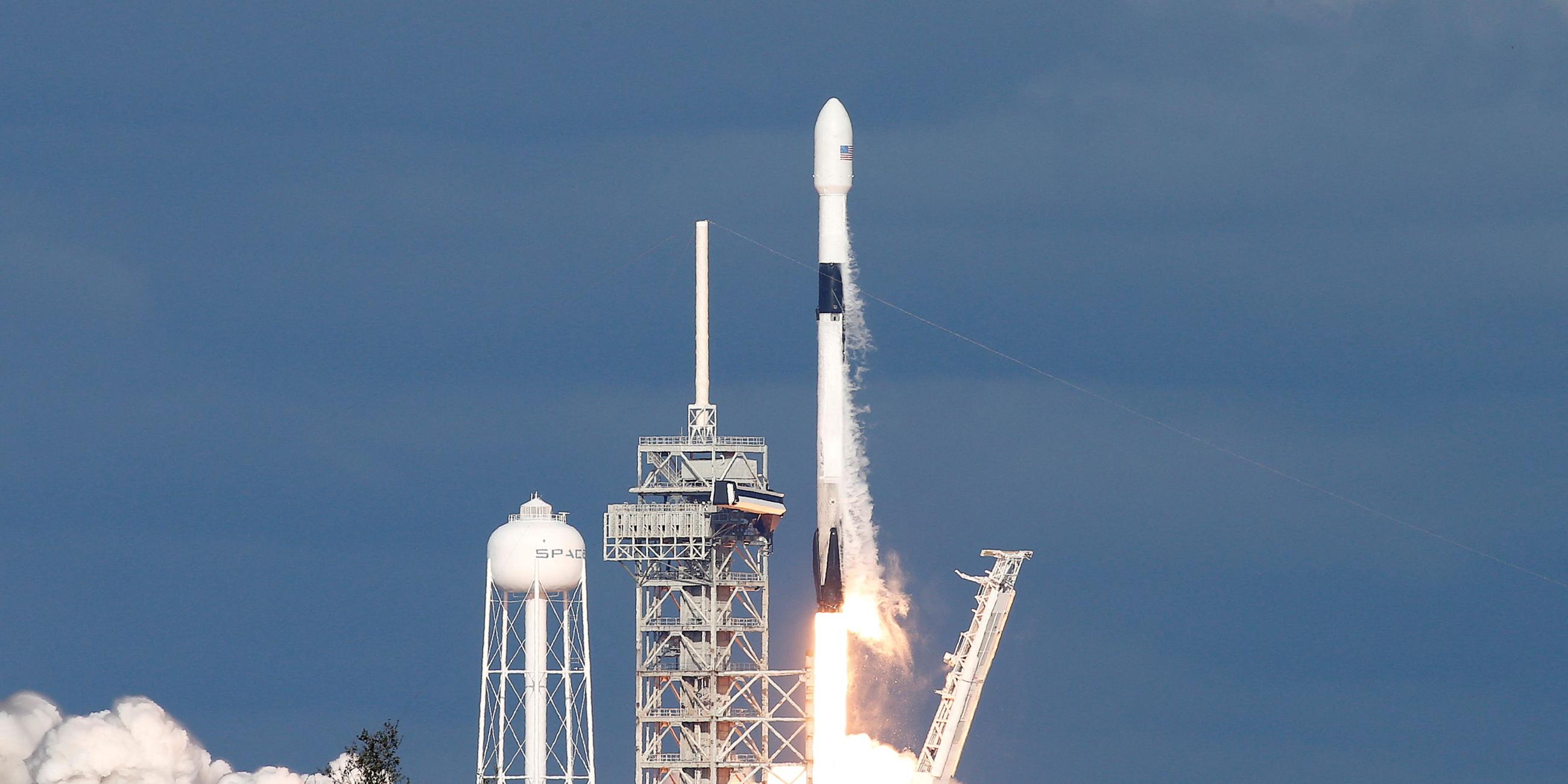 Die Falcon-9-Rakete ist auf dem Weg zur Internationalen Raumstation ISS