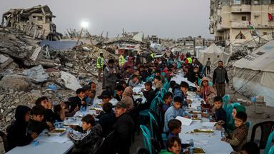 Die IHH Humanitarian Relief Foundation organisierte am 18. Februar 2026 während des heiligen Monats Ramadan in Gaza-Stadt Gaza ein Iftar-Programm 