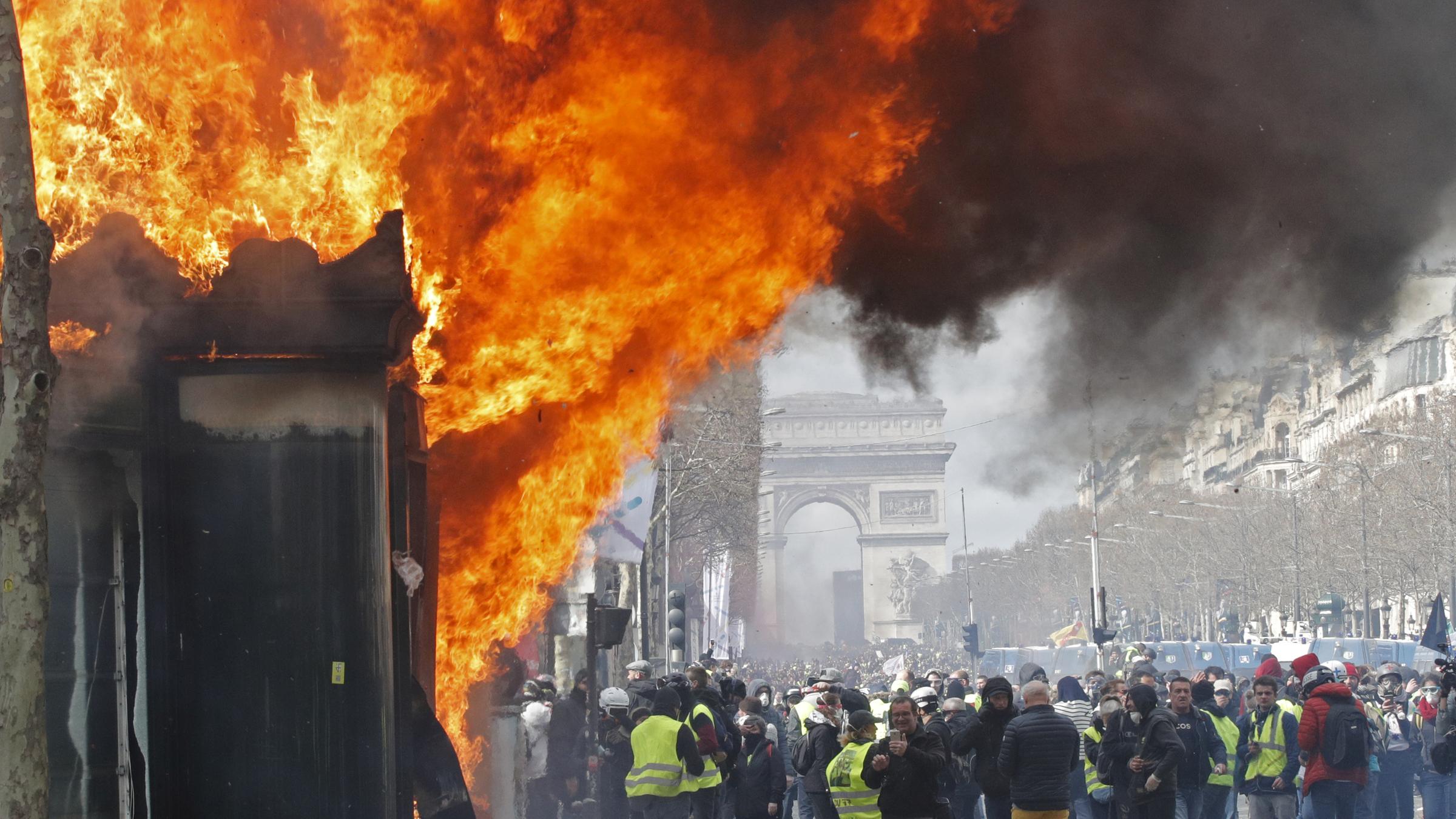 Paris: "Gelbwesten"-Protest eskaliert
