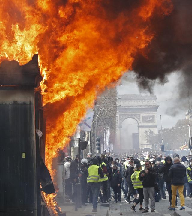 Paris: "Gelbwesten"-Protest eskaliert