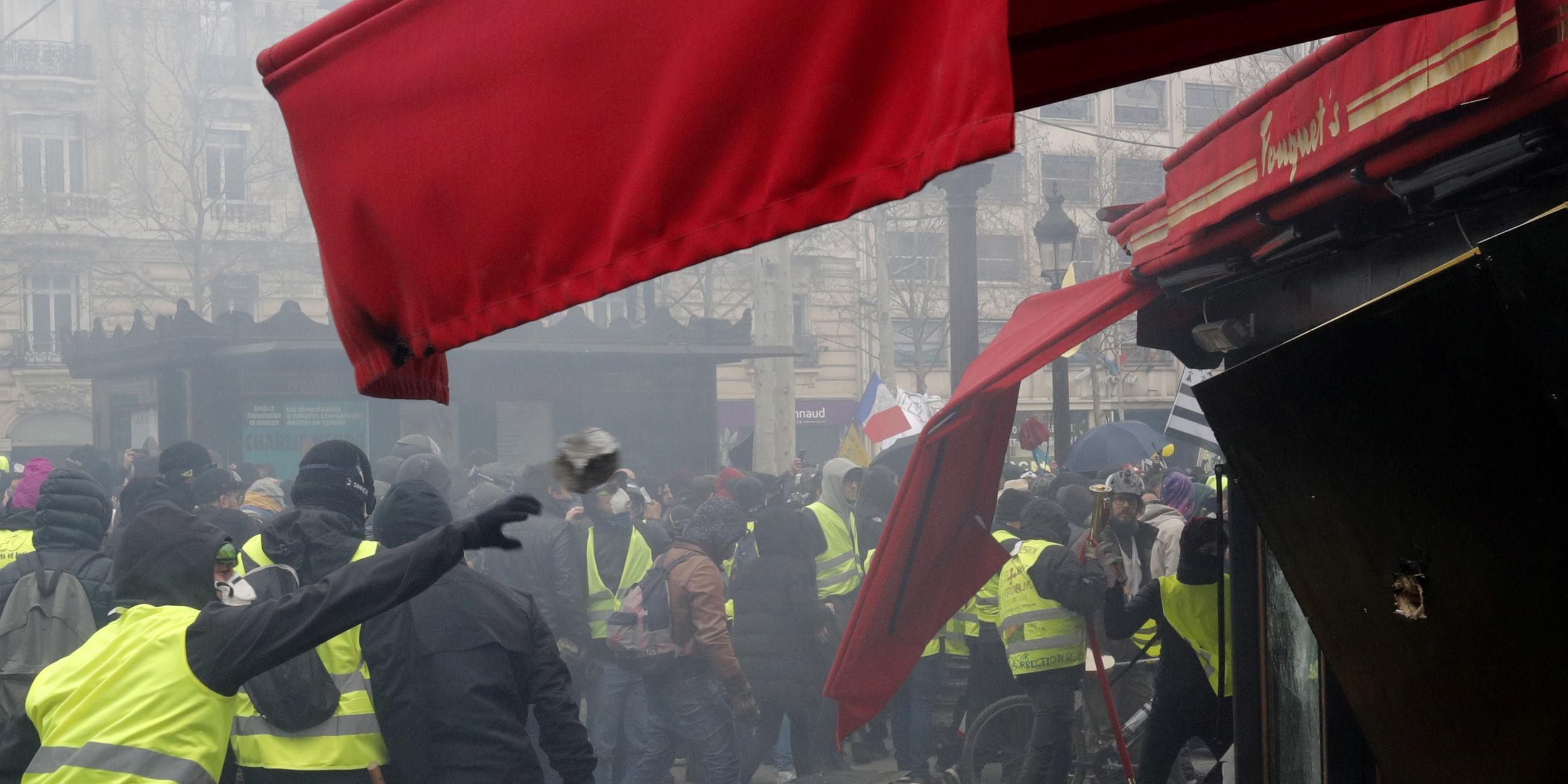 Paris: "Gelbwesten"-Protest eskaliert