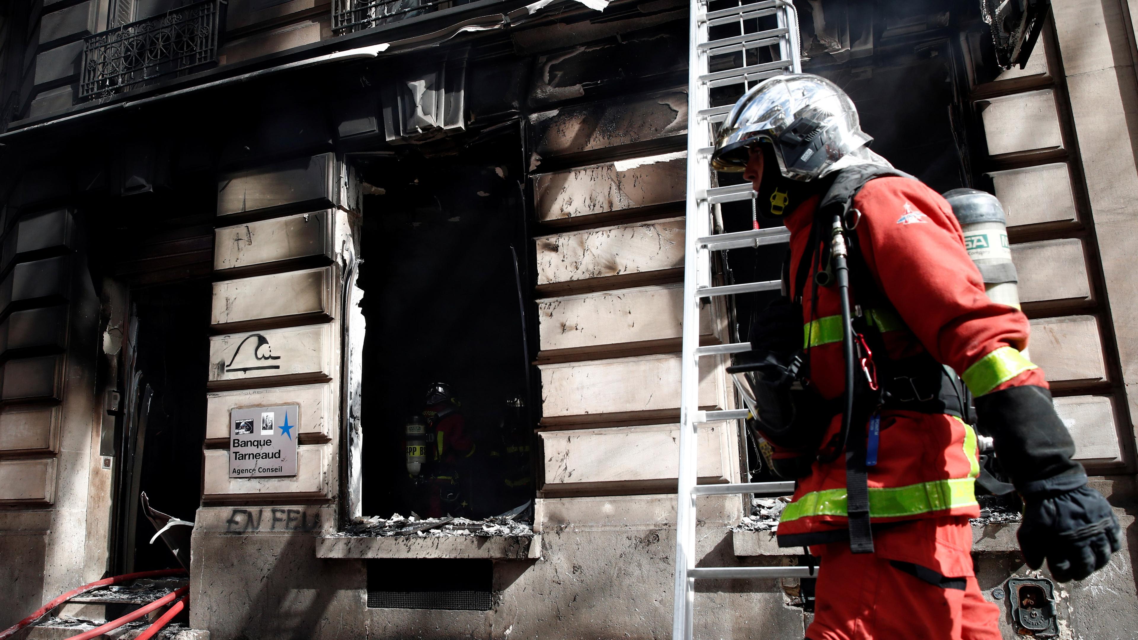 Paris: "Gelbwesten"-Protest eskaliert