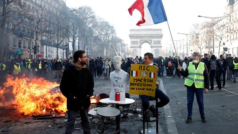 Paris: "Gelbwesten"-Protest eskaliert