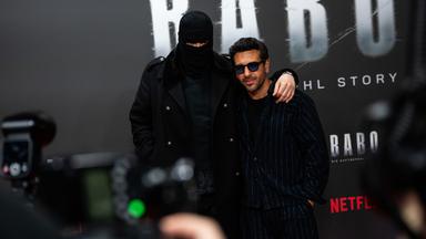 Rapper Haftbefehl (links, bürgerlich Aykut Anhan) und Elyas M'Barek kommen zu einer Sonderaufführung der Dokumentation "Babo - Die Haftbefehl-Story" in der Astor Film Lounge, Berlin, am 24.10.2025.