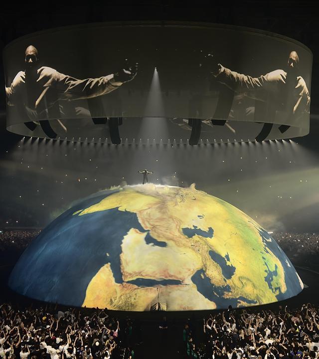 Der US-Rapper Ye tritt am 06.06.2026 bei einem Konzert im GelreDome in Arnheim, Niederlande, auf.