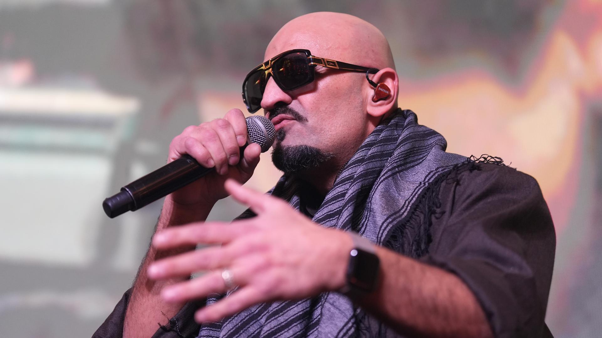 Der deutsche Rapper Xatarrappend beim Boxen: Abend der Legenden am 09.12.2024 