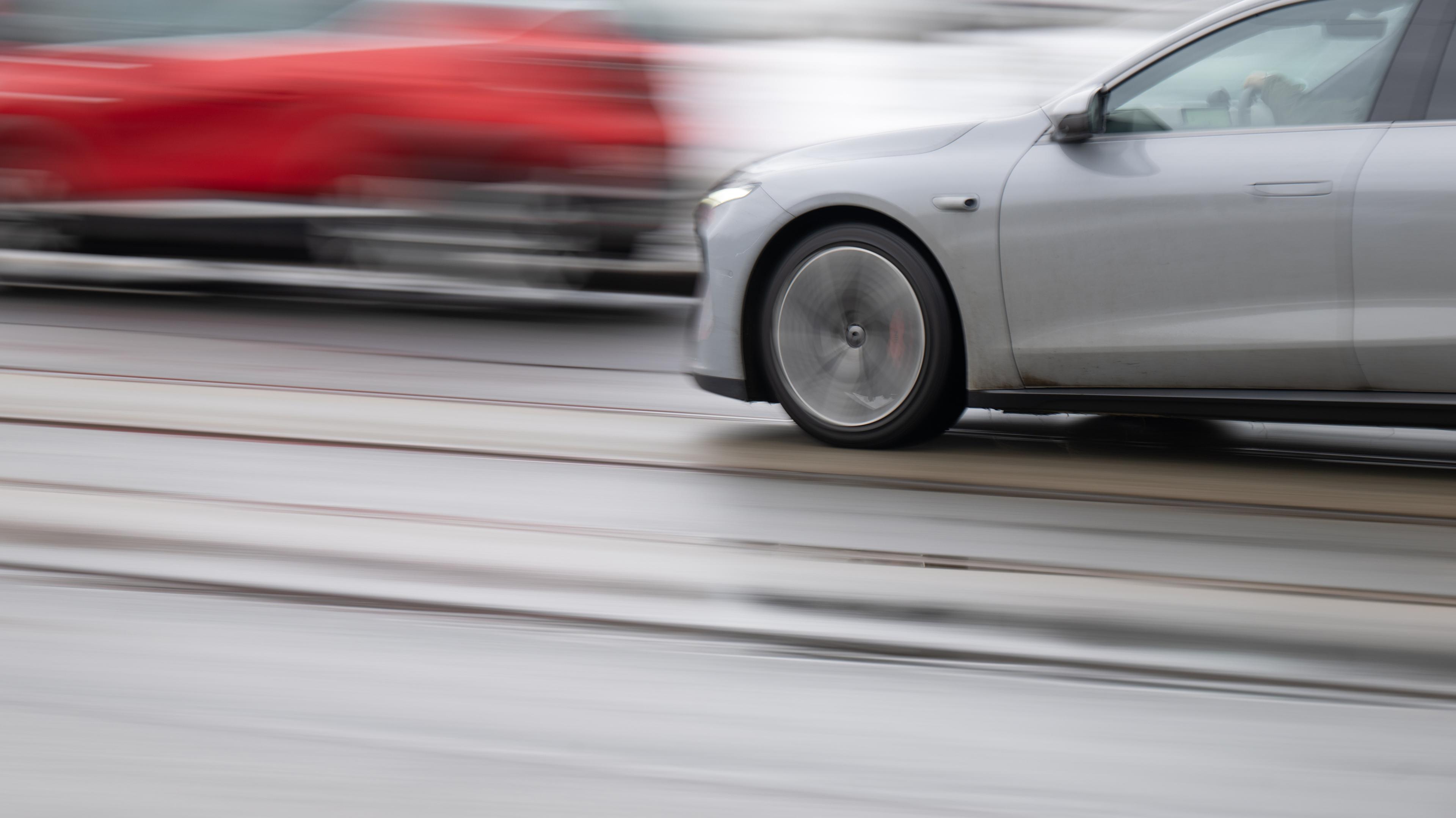 Schnell fahrendes Auto