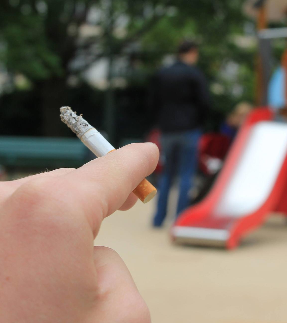 Symbolbild zum Rauchverbot auf Spielplätzen - Paris, Frankreich