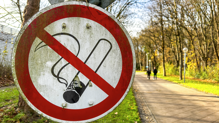 Deutschlands erstes Rauchverbot im Freien 