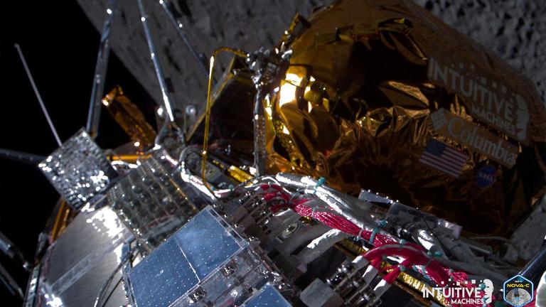 Die Raumsonde Odysseus von Intuitive Machines überfliegt nach dem Einsetzen in die Mondumlaufbahn am 21. Februar 2024 die zugewandte Seite des Mondes