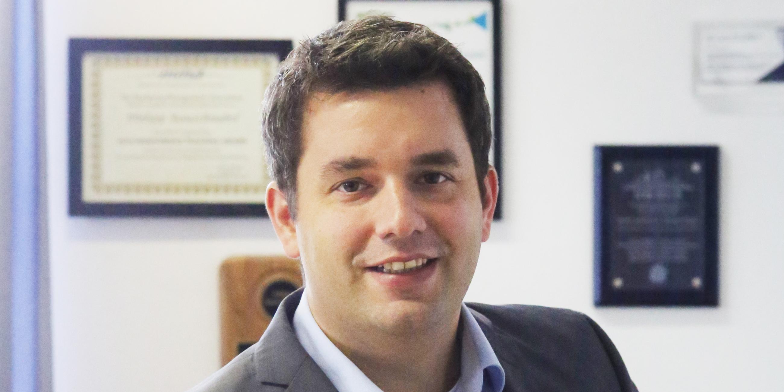 Das Bild zeigt Philipp Rauschnabel, Professor für Digitales Marketing und Medieninnovationvon an der Universität der Bundeswehr München.