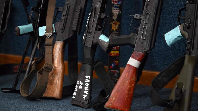 Der Mangel an Mikrochips wird täglich größer und könnte laut dem Hersteller-Verband Aeca schon in wenigen Tagen zu Produktionsstopps führen. Florian Neuhann berichtet.