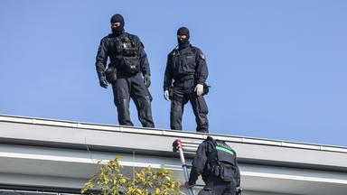 Bei einem europaweiten Einsatz gegen die organisierte Drogenkriminalität durchsuchen Einsatzkräfte seit dem Morgen Wohn- und Gewerbeobjekte in Deutschland, Belgien, den Niederlanden, Polen und Spanien. Archivbild