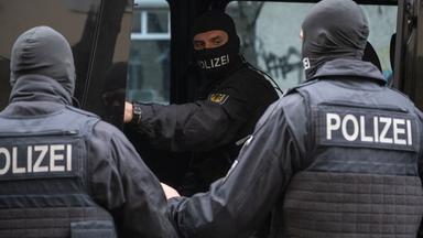 Archiv: Bundespolizisten bei einem Einsatz