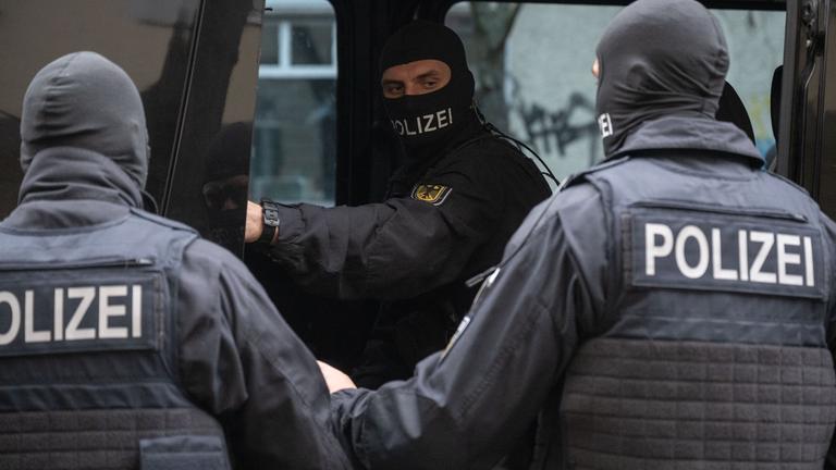 Archiv: Bundespolizisten bei einem Einsatz