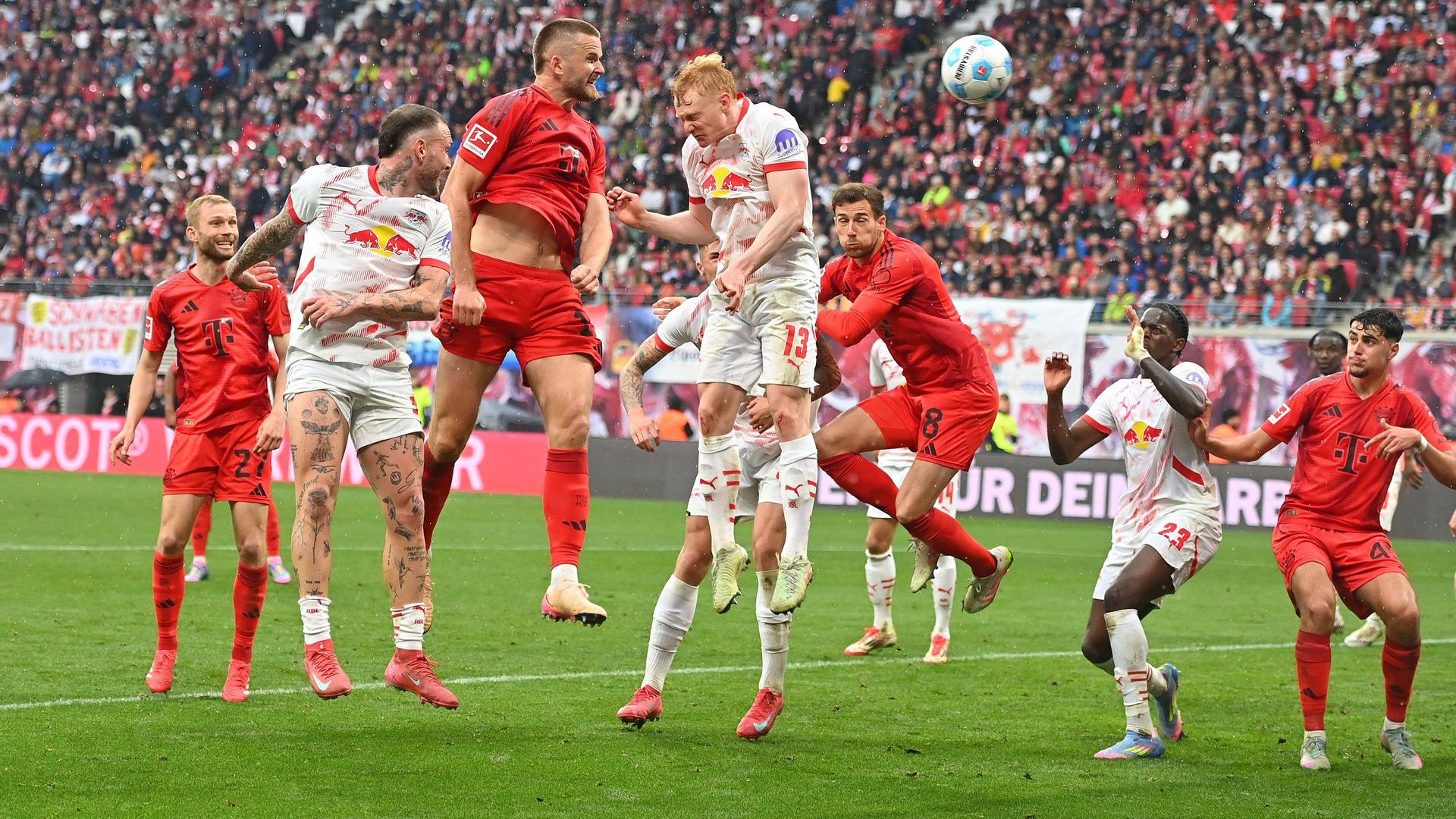 Tor Eric DIER (Bayern Muenchen) per Kopf zum 1-2.