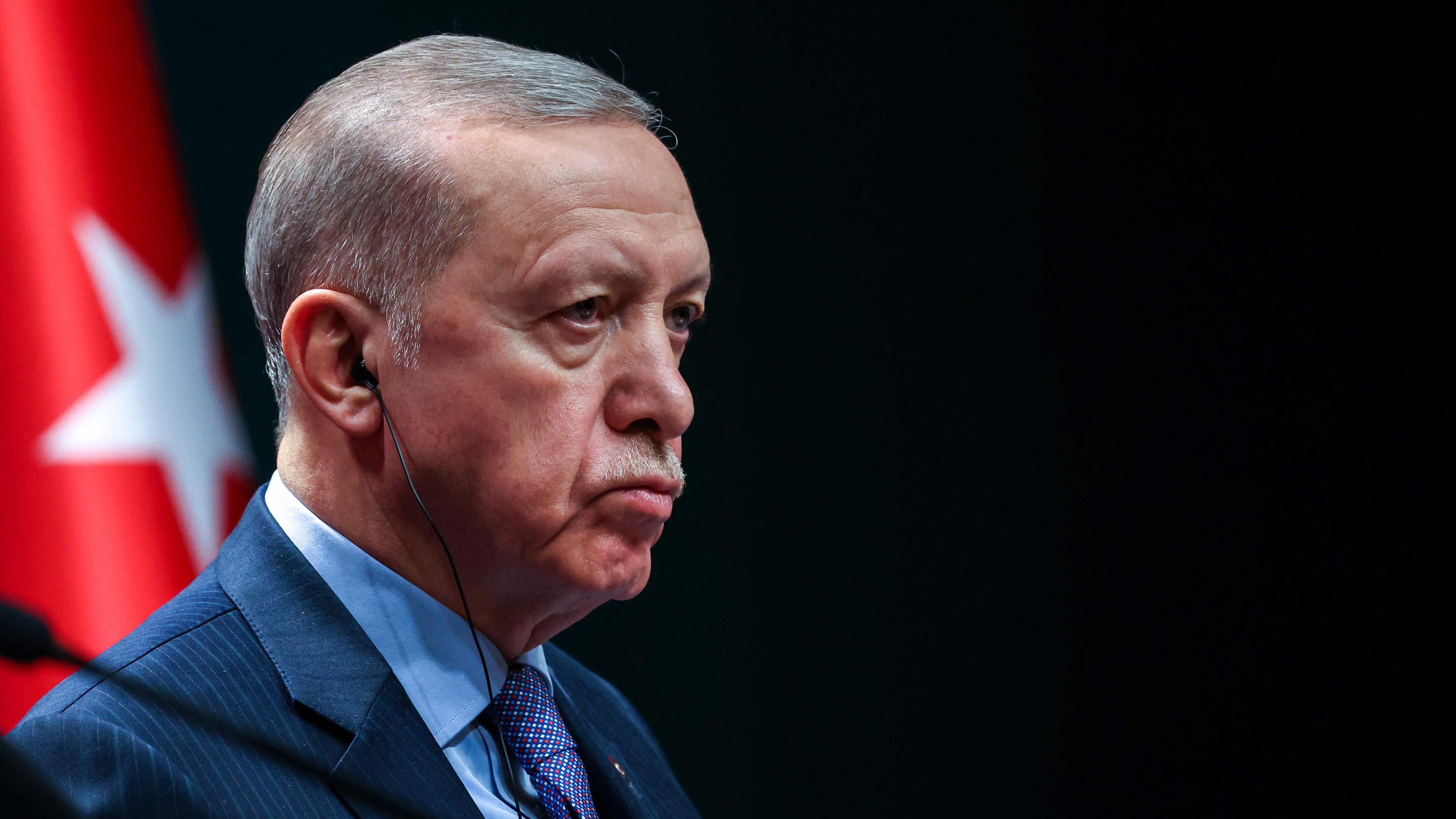 Der türkische Präsident Recep Tayyip Erdogan nimmt an einer gemeinsamen Pressekonferenz mit dem iranischen Präsidenten in Ankara teil, am 24.01.2024.
