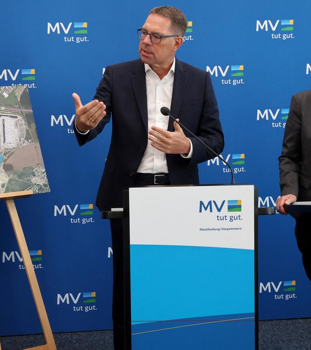 Pressekonferenz zum Bau eines Rechenzentrums