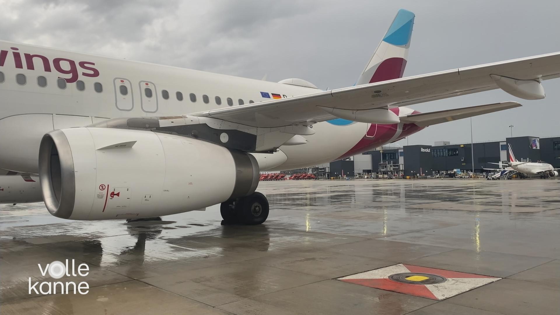 Flugzeug am Flughafen