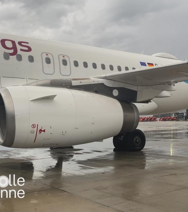 Flugzeug am Flughafen