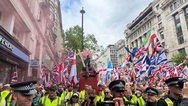 London: Zehntausende versammeln sich in London bei einer rechten Großdemo.