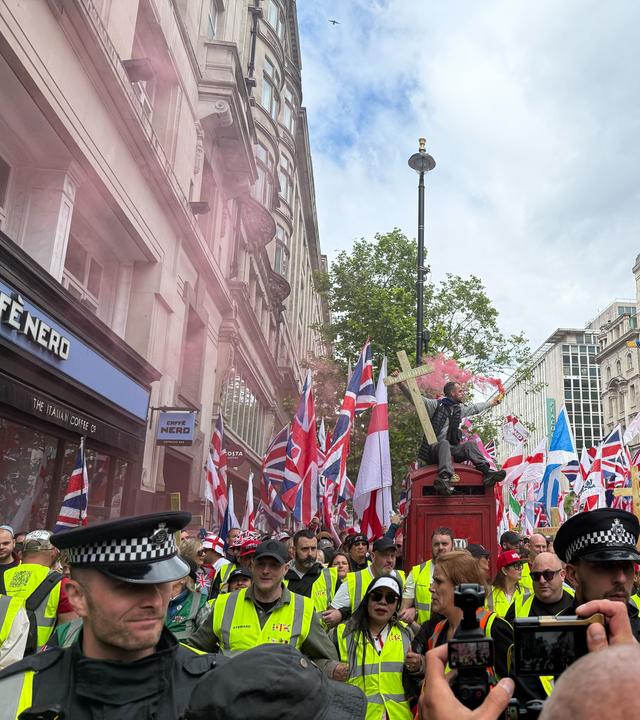 London: Zehntausende versammeln sich in London bei einer rechten Großdemo.