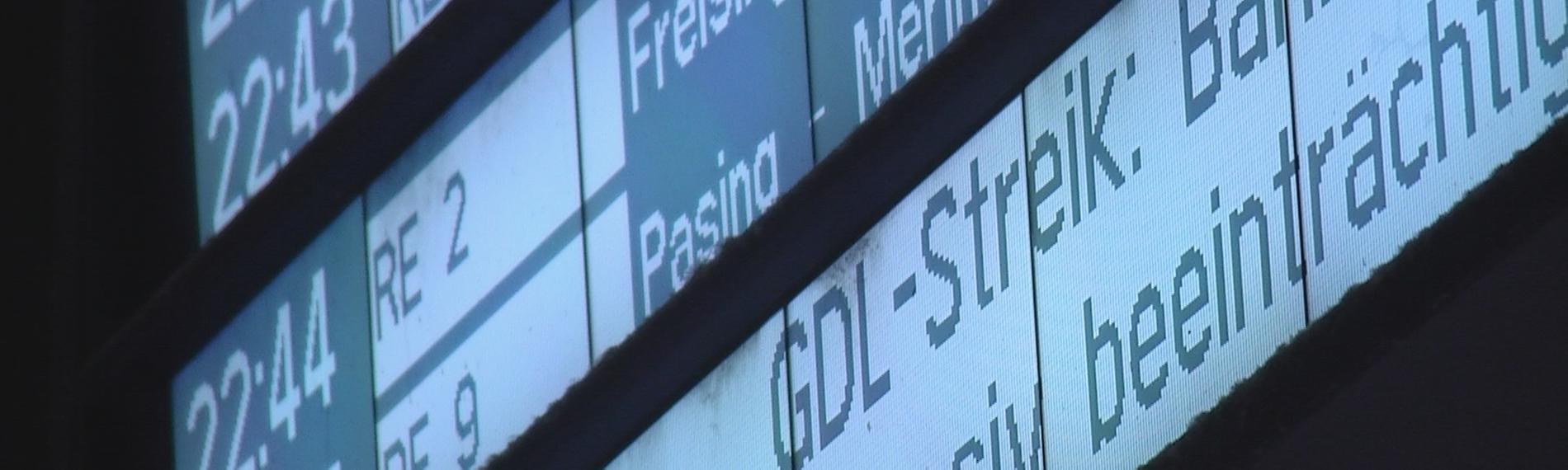 Die Abfahrtstafel der Deutschen Bahn