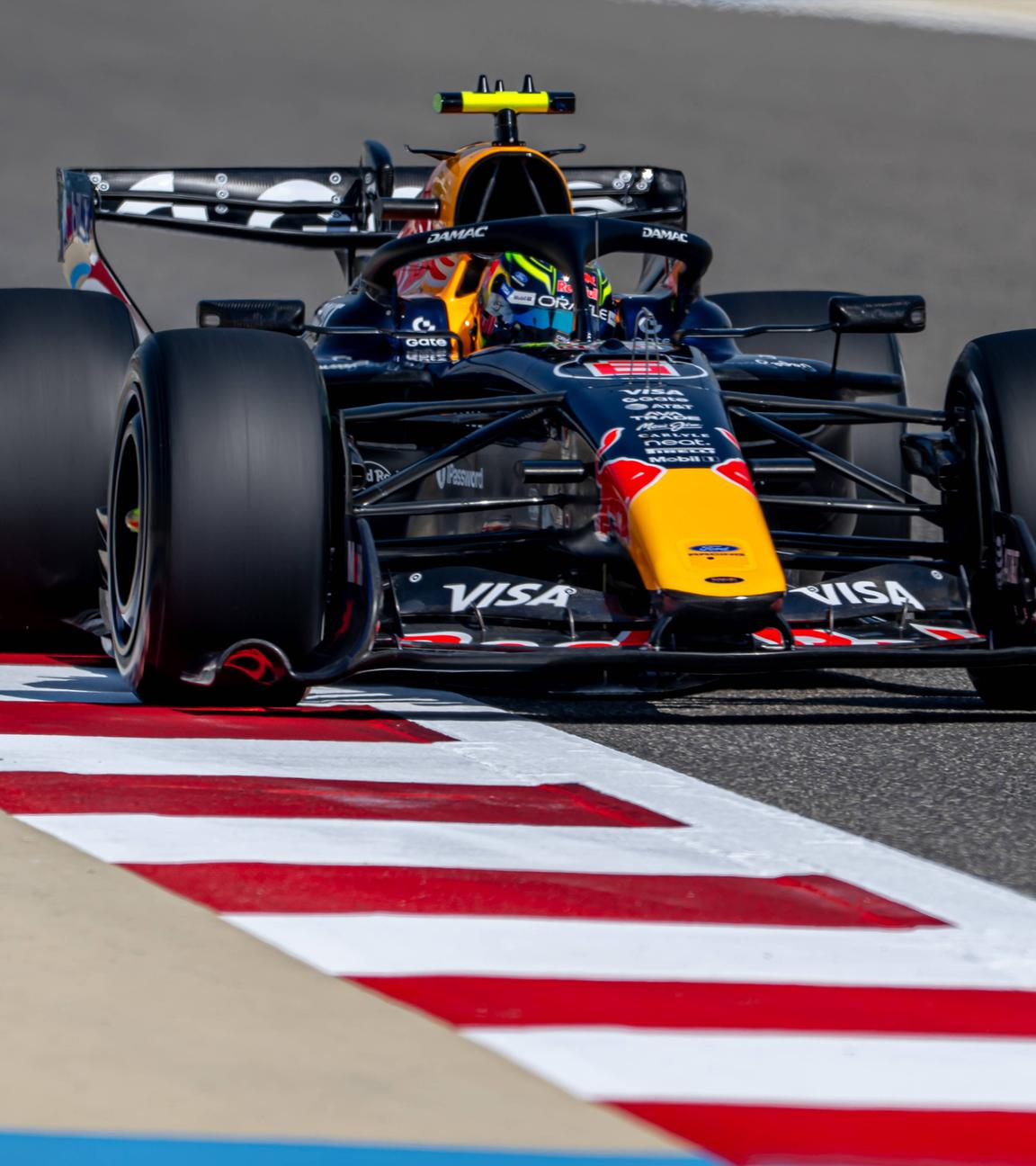 Der französische Red Bull Racing RB22 während der Wintertests auf dem Bahrain International Circuit.