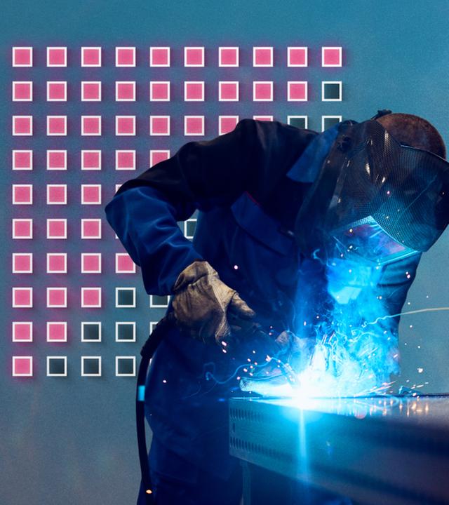 Schweißer bei der Arbeit, im Hintergrund eine Grafik