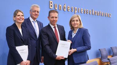 Eine Expertenkommission hatte Ende März mehrere Dutzend Vorschläge präsentiert, um die gesetzliche Krankenversicherung zu reformieren.